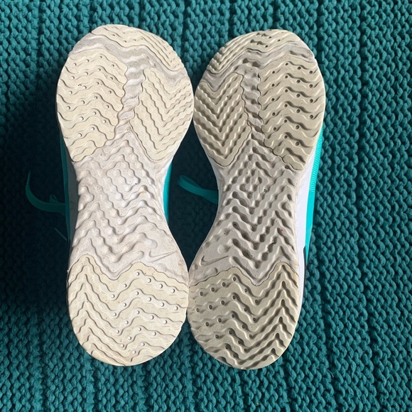 Nike Odyssey React 2 Flyknit Sneakers - Picture 7 of 7